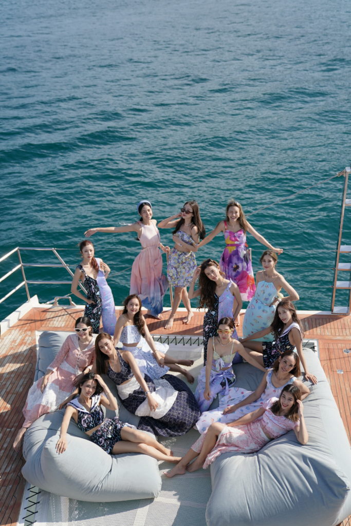 ‘ออม – ดิษยา’ ชวนเหล่าแฟชั่นนิสต้า อัพเดตคอลเลกใหม่ของ ‘Disaya Vacationist’