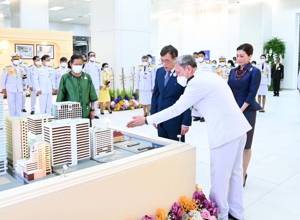 ทรงเปิดอาคารนวมินทรบพิตร 84 พรรษา