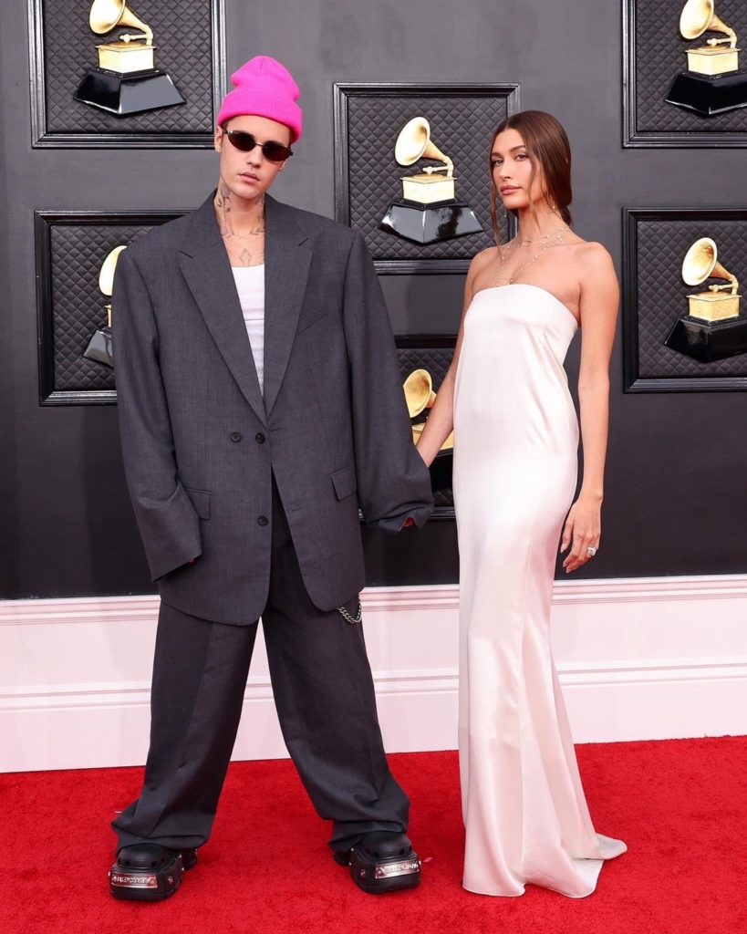 ลุคสีชมพูจากเวที Grammy Awards