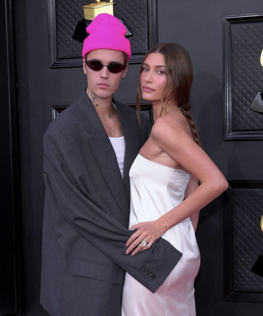 ลุคสีชมพูจากเวที Grammy Awards