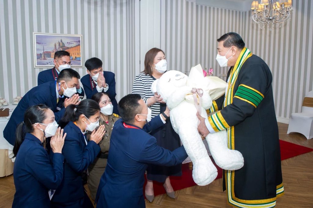 ทรงแสดงความยินดีกับพระบิดา