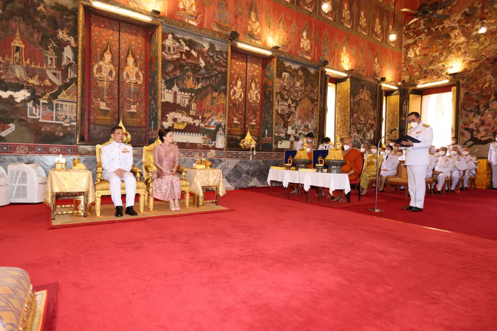 ในหลวง – พระราชินี