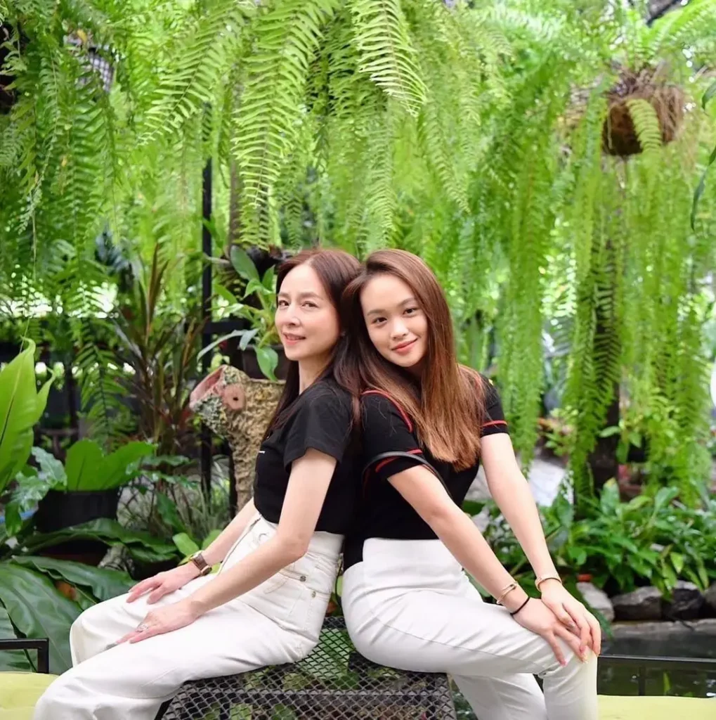 ปราง - นวลวรรณ ล่ำซำ